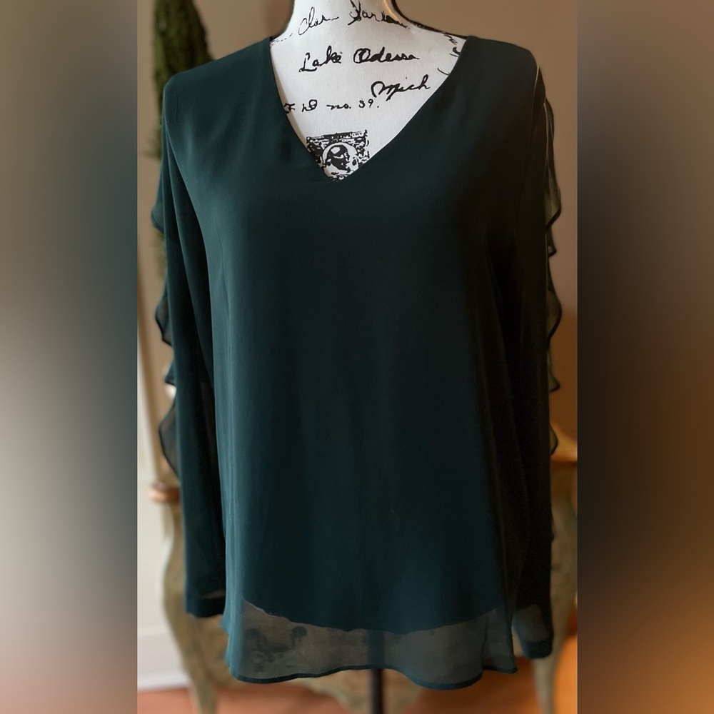 “CALVIN KLEIN” FORREST GREEN BLOUSE. SIZE M